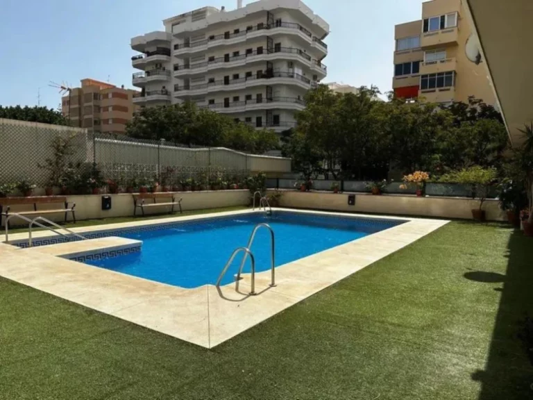 R5231146 | Middle Floor Apartment in Marbella – € 499,000 – 3 beds, 2 baths