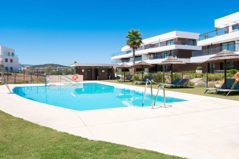 R5153041 | Middle Floor Apartment in Casares – € 520,000 – 2 beds, 2 baths