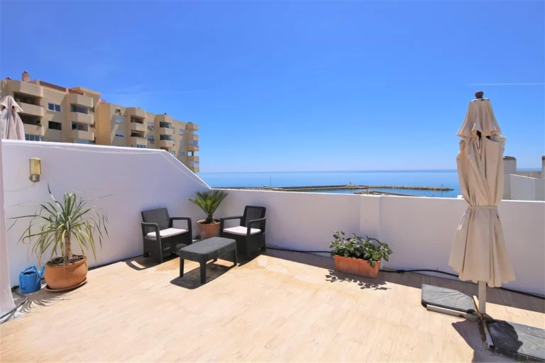 R4958965 | Penthouse in Estepona – € 749,000 – 2 beds, 2 baths