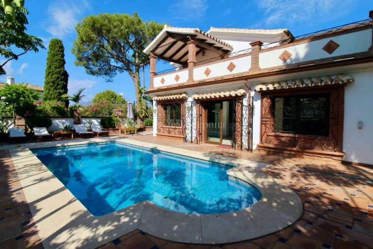 359-01472P | Villa in Estepona – € 1,750,000 – 4 beds, 2 baths