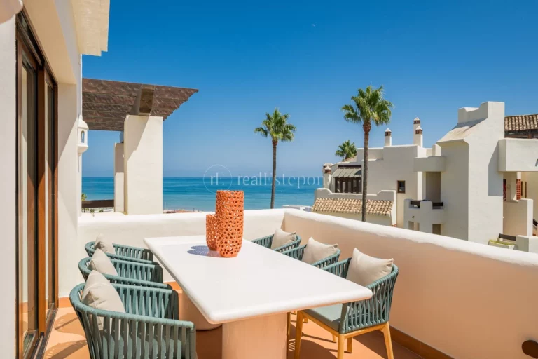 AQ-0300 | Penthouse in Estepona – € 2,695,000 – 3 beds, 3 baths