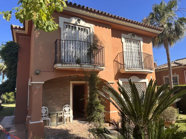 223-02282P | Chalet in Estepona – € 730,000 – 3 beds, 2 baths