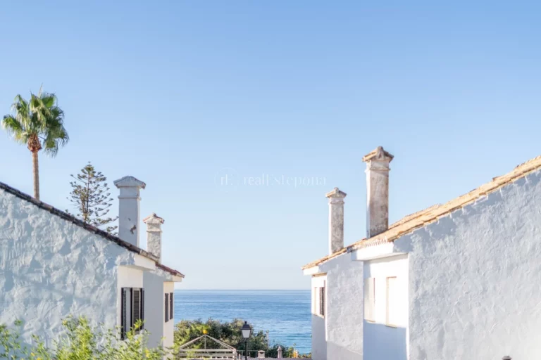 361-11701P-DUP | Villa in Marbella East – € 1,550,000 – 6 beds, 5 baths
