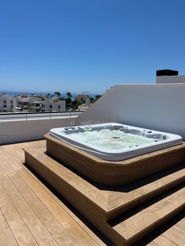 781-00106P | Duplex Penthouse in Estepona – € 1,390,000 – 3 beds, 2 baths