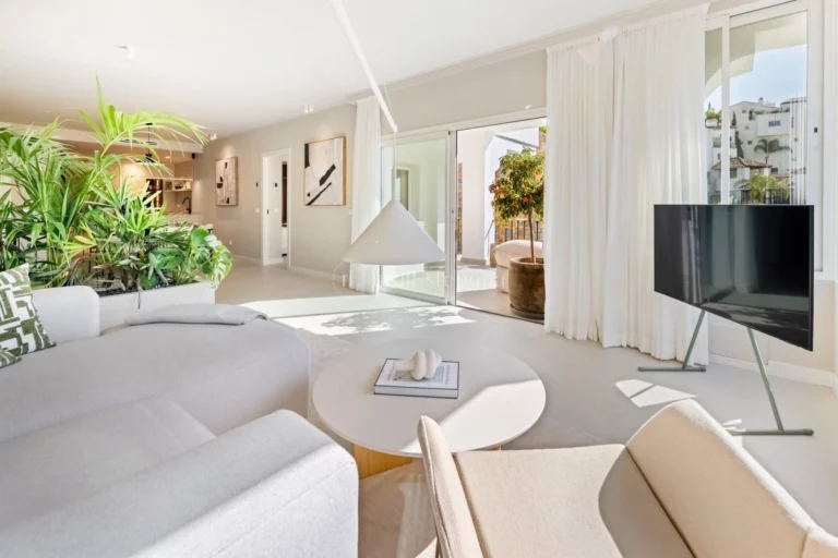 CP013940 | Duplex in Benahavis – € 849,000 – 3 beds, 3 baths