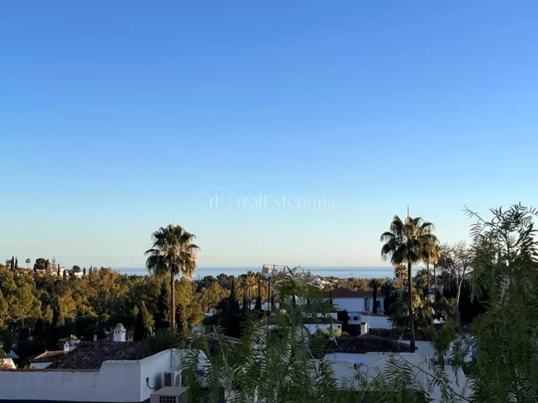 R3944065 | Ground Floor Apartment in Nueva Andalucia – € 339,000 – 2 beds, 1 baths