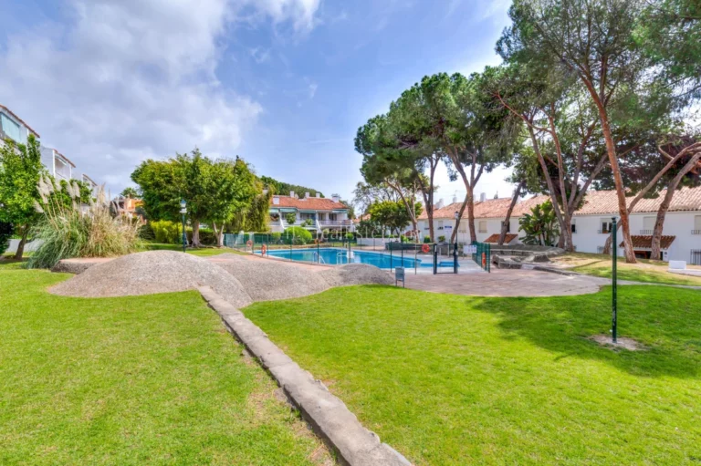 950-00007P | Ground Floor Apartment in Marbella Golden Mile – € 599,000 – 4 beds, 2 baths