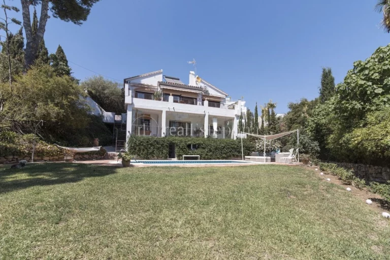 R4407817 | Villa in Marbella East – € 1,200,000 – 4 beds, 4 baths