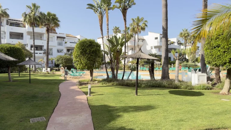 437-01547P | Apartment in Estepona – € 715,000 – 3 beds, 3 baths