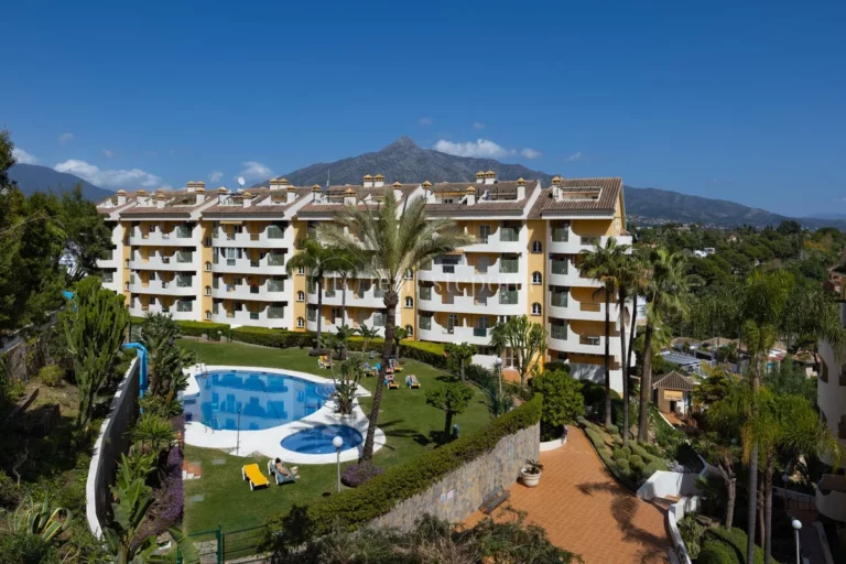437-01543P | Apartment in Nueva Andalucia – € 470,000 – 2 beds, 2 baths
