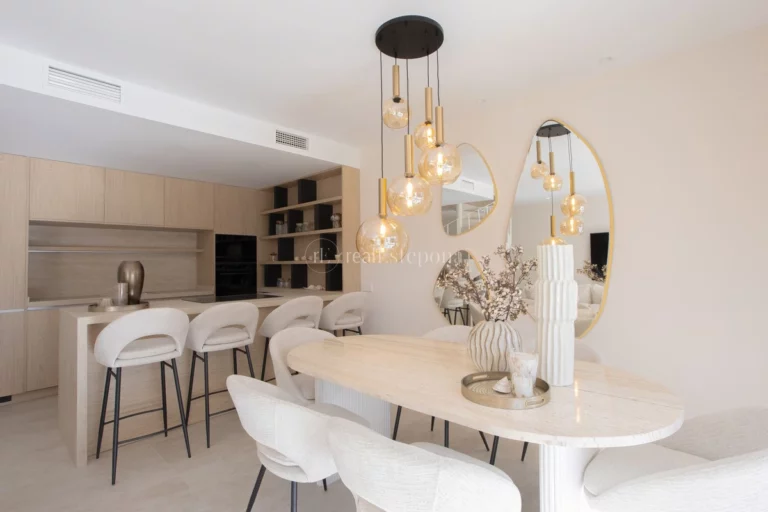 884-00266P | Duplex Penthouse in Nueva Andalucia – € 1,125,000 – 4 beds, 3 baths