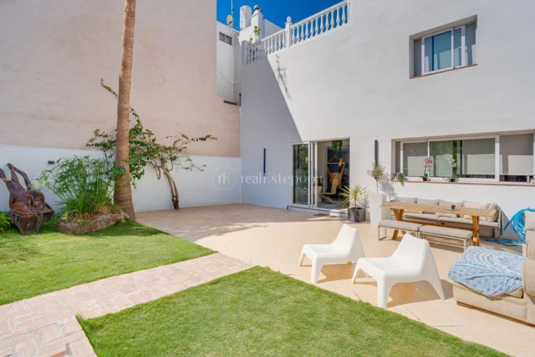 5892MLTH | Town House in Estepona – € 1,295,000 – 5 beds, 4 baths