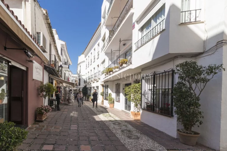 R4693669 | Villa in Marbella – € 2,100,000 – 9 beds, 5 baths