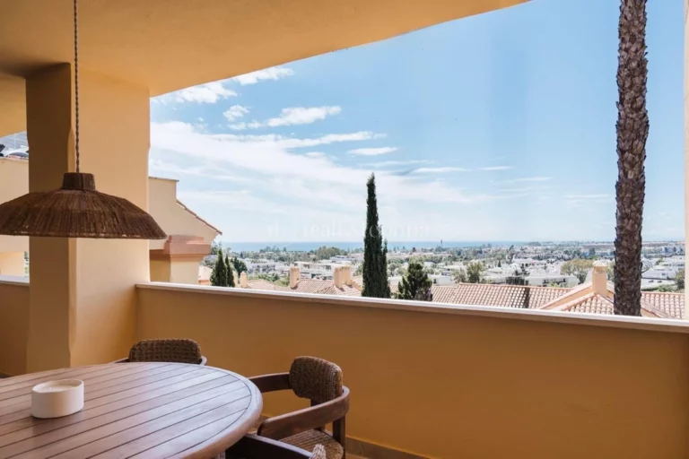 PLP08518 | Apartment in Nueva Andalucia – € 899,000 – 3 beds, 2 baths