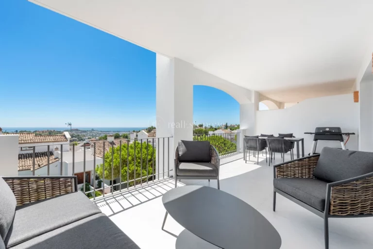 361-11458P | Apartment in Benahavis – € 649,000 – 3 beds, 2 baths