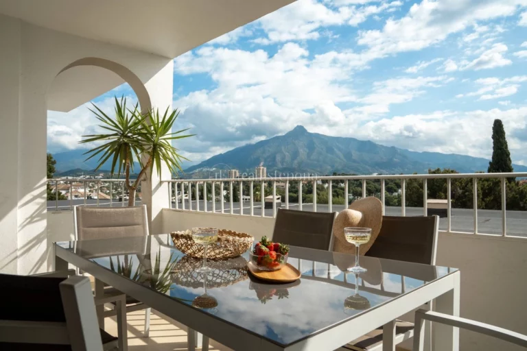 CR3052 | Apartment in Nueva Andalucia – € 595,000 – 4 beds, 2 baths