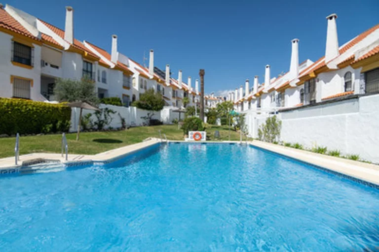 R5338810 | Townhouse in Estepona – € 745,000 – 3 beds, 2.5 baths
