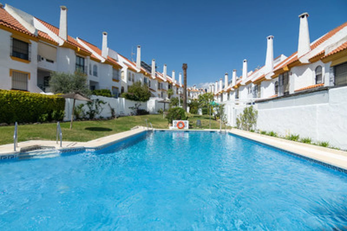 1-8feb9a13440344d11ba504bcb1dd499c
