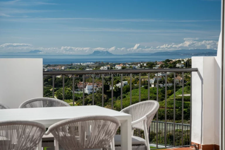 1042-00019P | Duplex Penthouse in Benahavis – € 840,000 – 2 beds, 2 baths