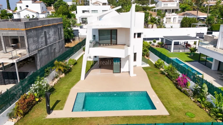 4S-420-01135-A5 | Villa in Estepona – € 2,200,000 – 4 beds, 3 baths