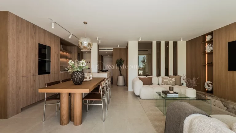 2661HFA | Apartment in Nueva Andalucia – € 1,350,000 – 4 beds, 3 baths