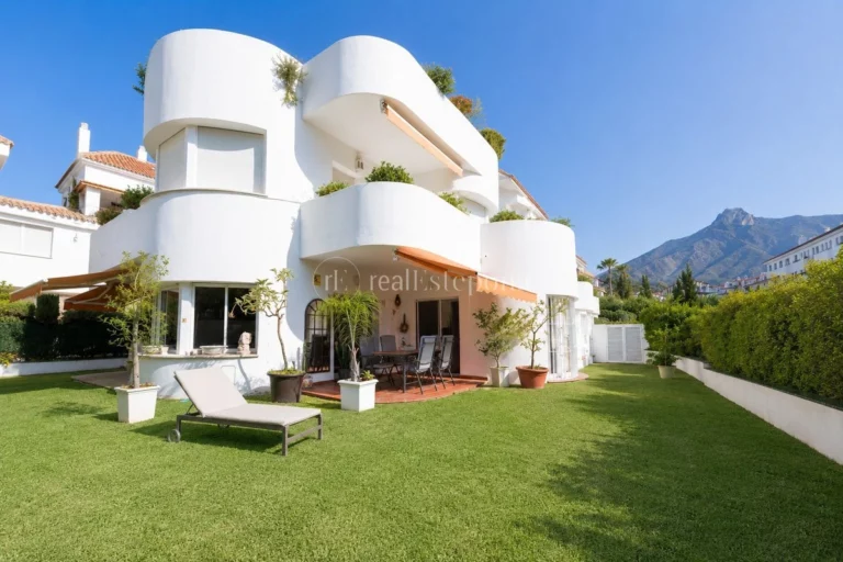 318-02557AS | Ground Floor Apartment in Marbella Golden Mile – € 895,000 – 3 beds, 3 baths