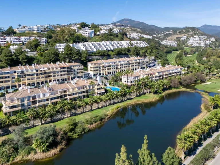 963-00262P | Apartment in Benahavis – € 549,000 – 3 beds, 2 baths