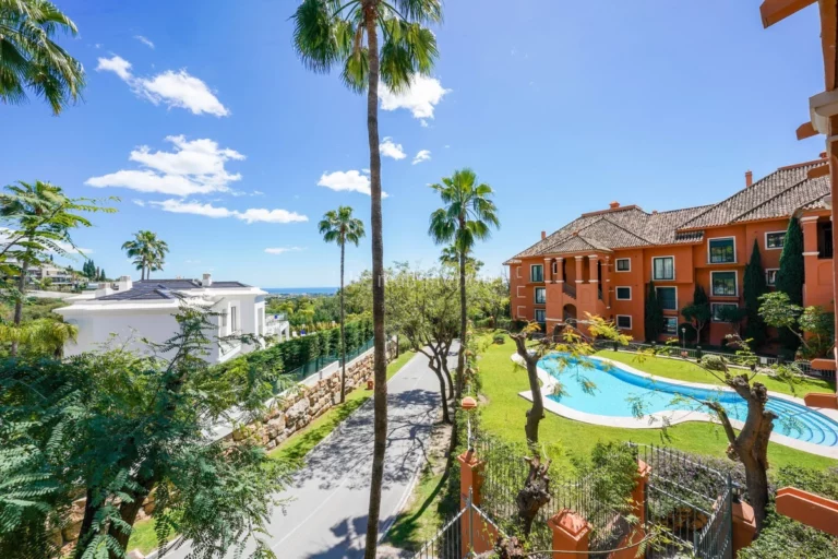 1042-00018P | Apartment in Benahavis – € 750,000 – 2 beds, 2 baths