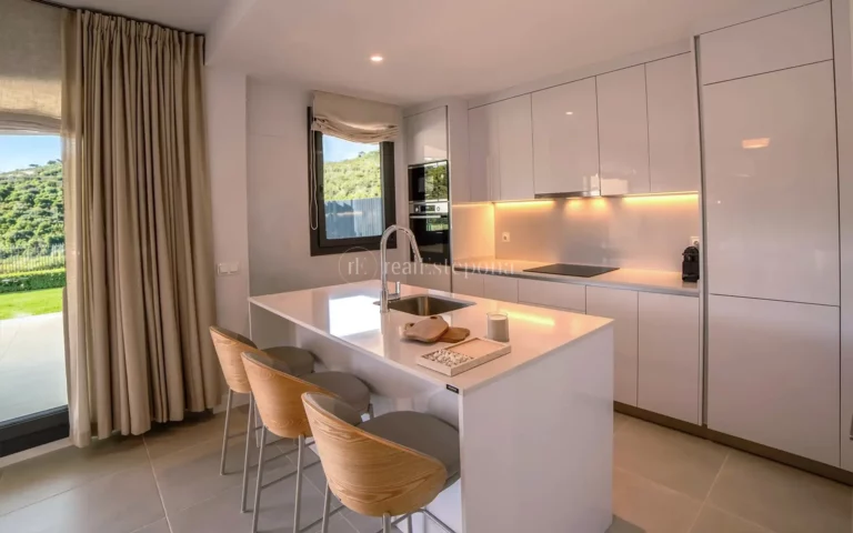 BSH-32B | Apartment in Casares – € 535,000 – 3 beds, 2 baths