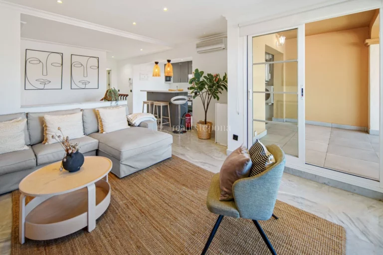 CP31007 | Duplex in Nueva Andalucia – € 535,000 – 2 beds, 2 baths