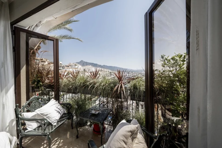 CP31110 | Duplex in Marbella – Puerto Banus – € 3,195,000 – 3 beds, 3 baths