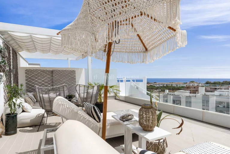 855-00097P | Penthouse in Estepona – € 549,000 – 2 beds, 2 baths