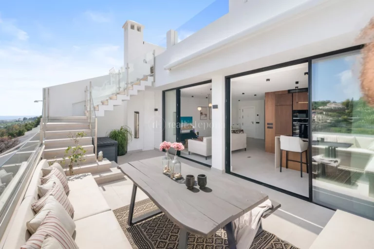 CP31112 | Penthouse in Benahavis – € 739,000 – 2 beds, 2 baths