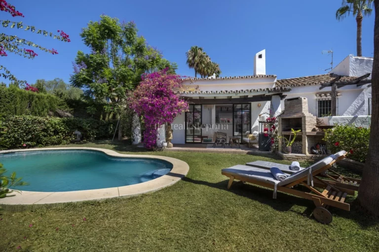 735-00005P | Villa in Estepona – € 1,490,000 – 4 beds, 5 baths
