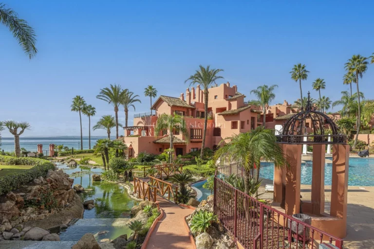 2656HFA | Apartment in Estepona – € 1,995,000 – 3 beds, 3 baths